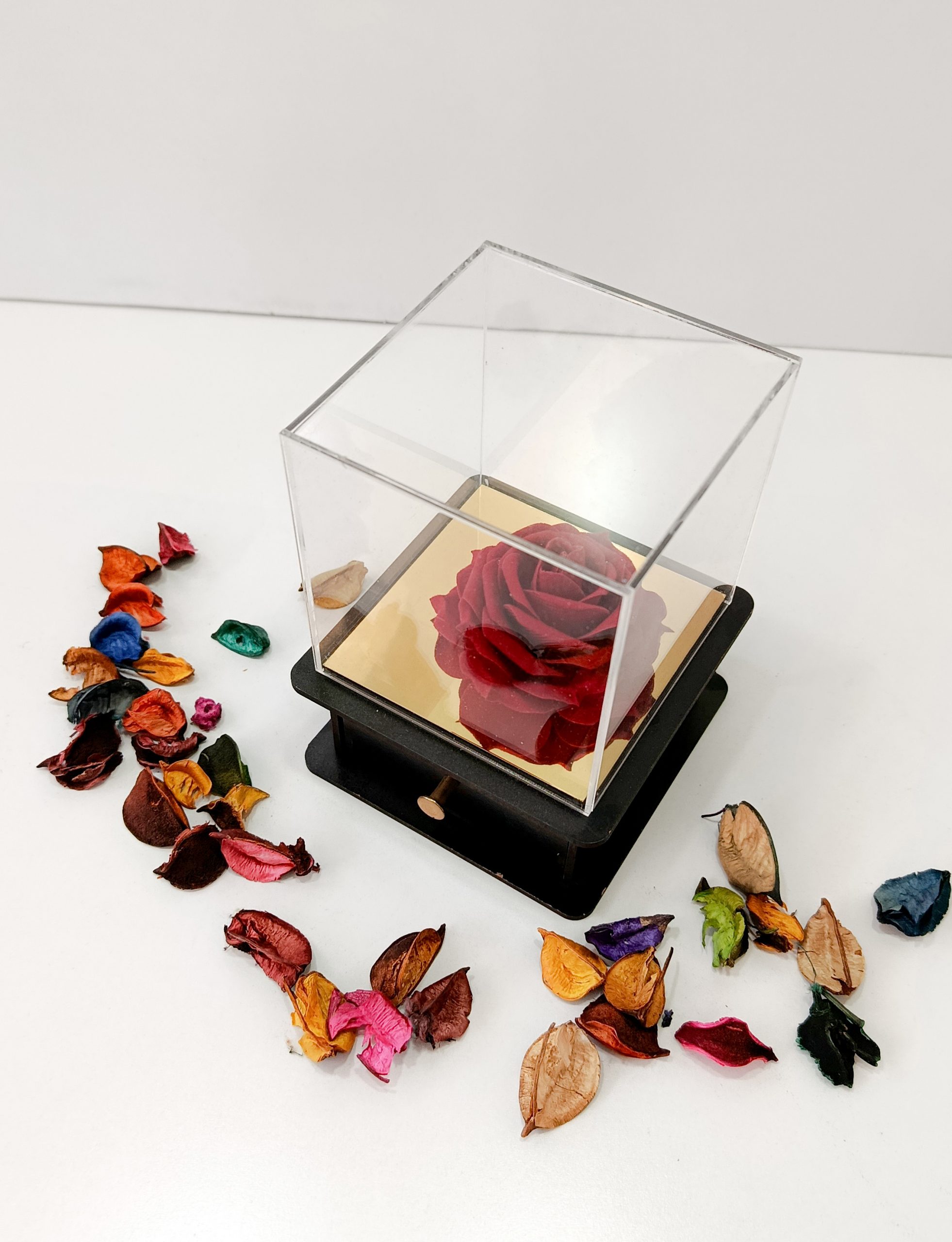 باکس کشودار ذرب شیشه ای باکس کشودار روی میز